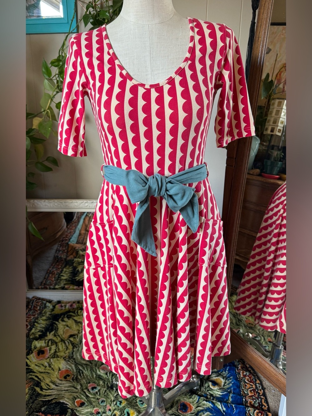 Effie's Heart Scoop-Neck Fit and Flare cream/red geometric Midi Dress, size M